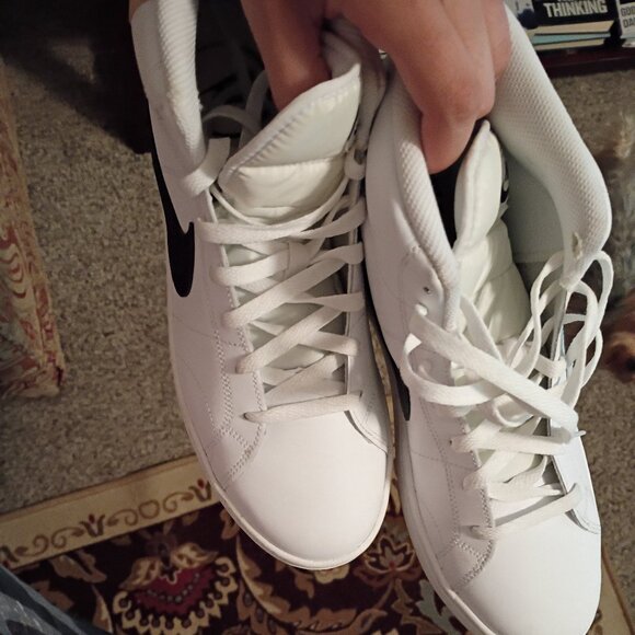 Nike sneakers - Picture 2 of 3